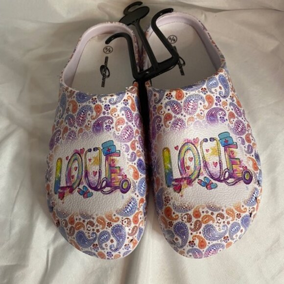 New  Clogs Slip On Water NURSE  Shoes Light Weight-Size 8/9 - Picture 1 of 8